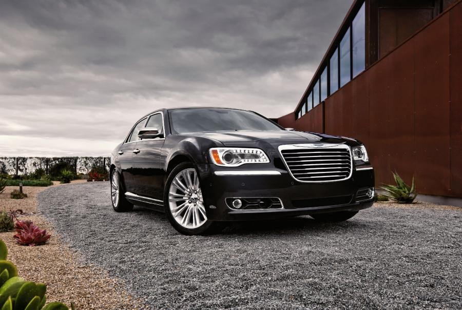  Chrysler 300C 2011 года  (фото 1 из 83)